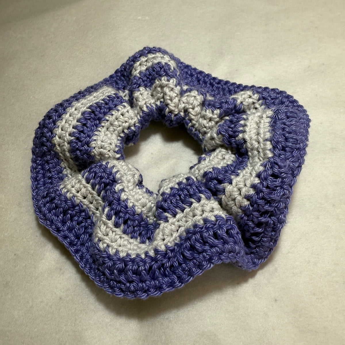 chouchou violet et gris